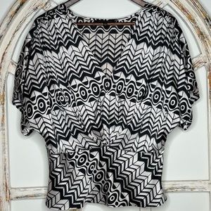 Cynthia Steffe Short Sleeve Pattern Dolman Shirt- Size Large